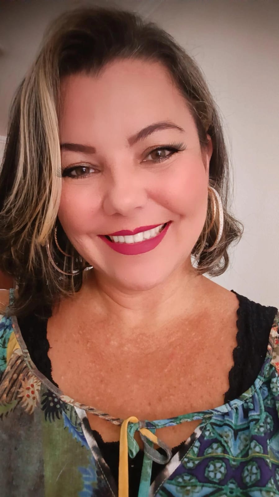 Comunicação de alta performance Entender como a comunicação afeta diretamente os nossos comportamentos e resultados. Como mudar a comunicação negativa para uma comunicação de produtividade e alta performance. Aprender como se comunicar de forma assertiva com pares, gestores, clientes e liderados.